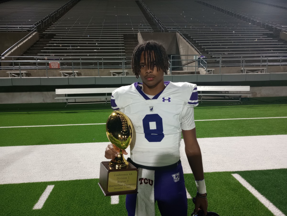 Anna quarterback Ziondre Williams 